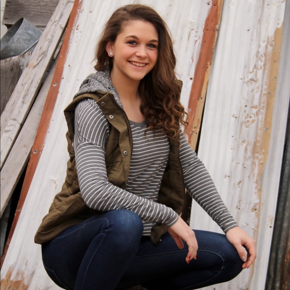 Meet your Posher, Taylor - Picture 3 of 5